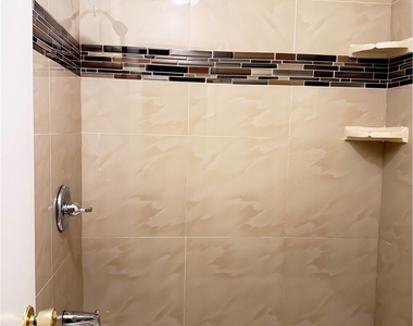 2875 Winkler Avenue - Photo Thumbnail 4