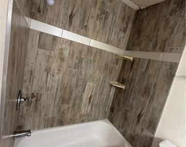 2875 Winkler Avenue - Photo Thumbnail 2