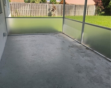 1300 Se 31st Terrace - Photo Thumbnail 8