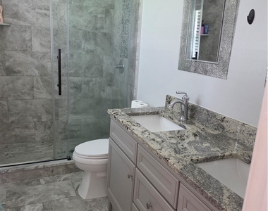 1300 Se 31st Terrace - Photo Thumbnail 12
