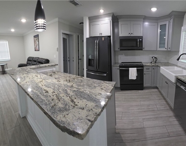1300 Se 31st Terrace - Photo Thumbnail 23