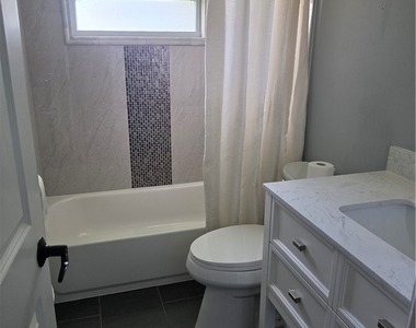 1300 Se 31st Terrace - Photo Thumbnail 19