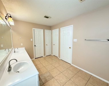 15423 Fir Woods Lane - Photo Thumbnail 29