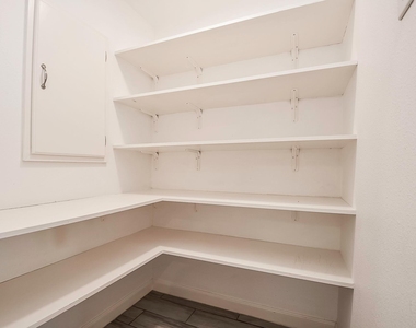 820 Threadneedle Street - Photo Thumbnail 8