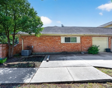 17104 Blackhawk Boulevard - Photo Thumbnail 3