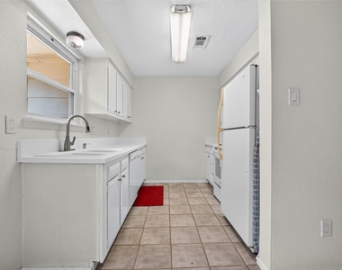 17104 Blackhawk Boulevard - Photo Thumbnail 17