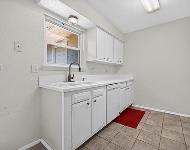 17104 Blackhawk Boulevard - Photo Thumbnail 15