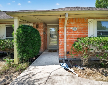 17104 Blackhawk Boulevard - Photo Thumbnail 4