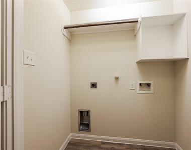 10311 Van Hut Lane - Photo Thumbnail 5