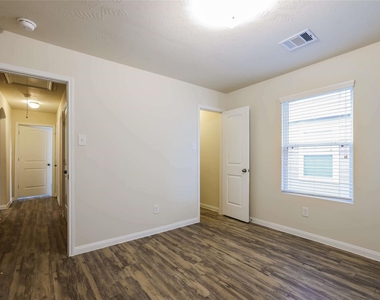 10311 Van Hut Lane - Photo Thumbnail 4