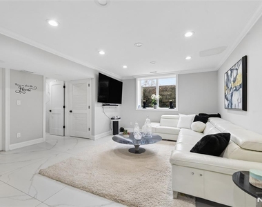 560 Van Emburgh - Photo Thumbnail 33