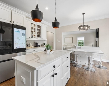 560 Van Emburgh - Photo Thumbnail 9