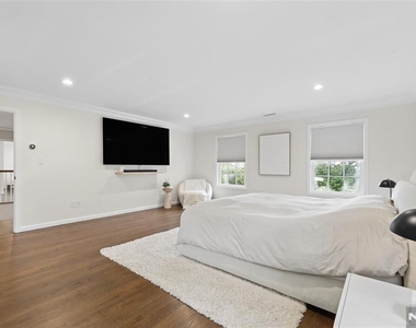 560 Van Emburgh - Photo Thumbnail 22
