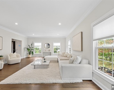 560 Van Emburgh - Photo Thumbnail 6