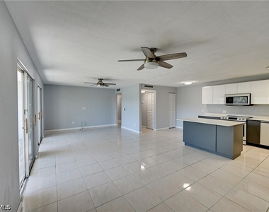 5712 Foxlake Drive - Photo Thumbnail 5