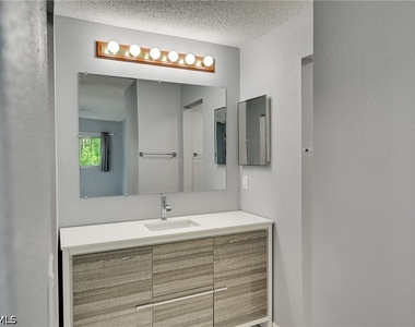 5712 Foxlake Drive - Photo Thumbnail 23
