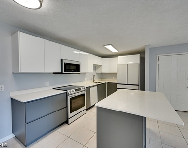 5712 Foxlake Drive - Photo Thumbnail 7