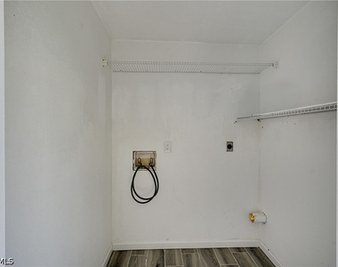 5712 Foxlake Drive - Photo Thumbnail 29