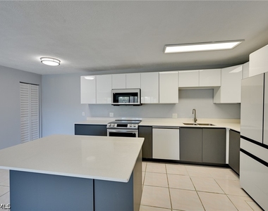 5712 Foxlake Drive - Photo Thumbnail 6