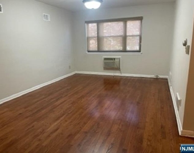 911 Teaneck - Photo Thumbnail 8