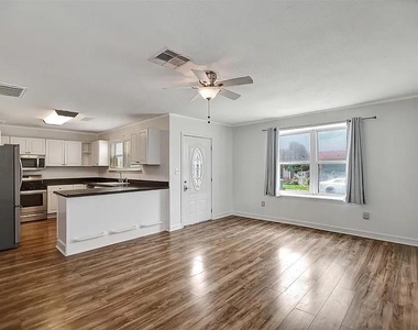 5309 Perry Avenue - Photo Thumbnail 3