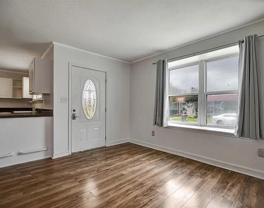 5309 Perry Avenue - Photo Thumbnail 1