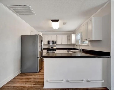 5309 Perry Avenue - Photo Thumbnail 4