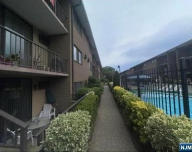 464 Liberty - Photo Thumbnail 14