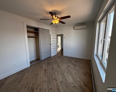 695 Elm - Photo Thumbnail 8