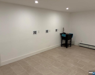 695 Elm - Photo Thumbnail 12
