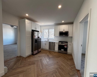 695 Elm - Photo Thumbnail 2