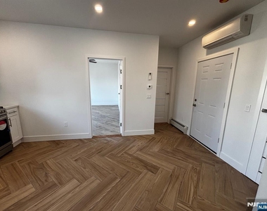 695 Elm - Photo Thumbnail 3
