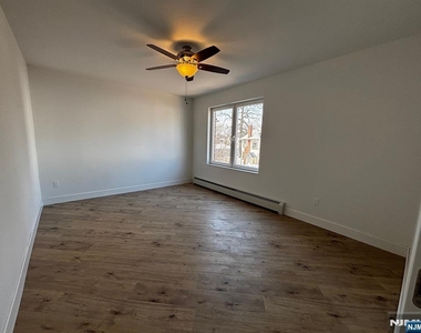 695 Elm - Photo Thumbnail 10