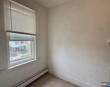 165-167 Davis - Photo Thumbnail 3