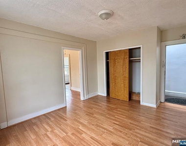 165-167 Davis - Photo Thumbnail 8