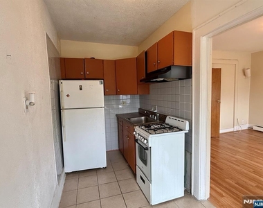 165-167 Davis - Photo Thumbnail 2