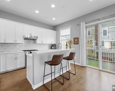 289 Bradley - Photo Thumbnail 16