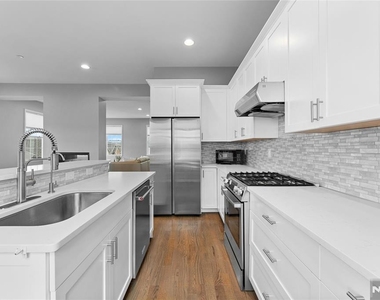 289 Bradley - Photo Thumbnail 17