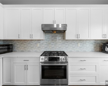 289 Bradley - Photo Thumbnail 20