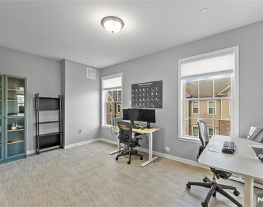 289 Bradley - Photo Thumbnail 4