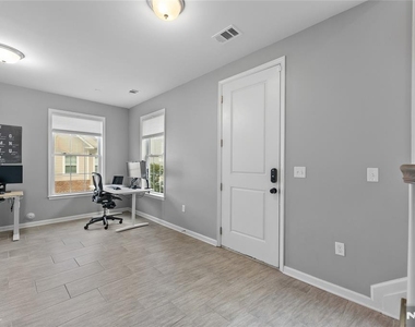 289 Bradley - Photo Thumbnail 6