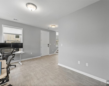 289 Bradley - Photo Thumbnail 5