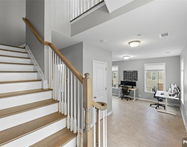 289 Bradley - Photo Thumbnail 9