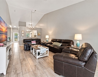 367 Dover Place - Photo Thumbnail 3