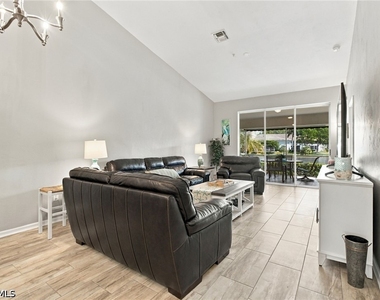 367 Dover Place - Photo Thumbnail 2