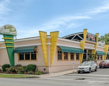 25 Market - Photo Thumbnail 18
