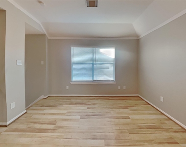 4731 Silverlake Drive - Photo Thumbnail 18