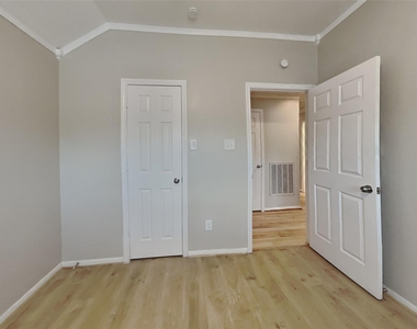 4731 Silverlake Drive - Photo Thumbnail 12