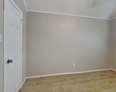 4731 Silverlake Drive - Photo Thumbnail 11
