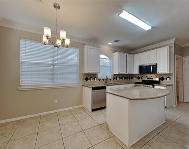 4731 Silverlake Drive - Photo Thumbnail 3